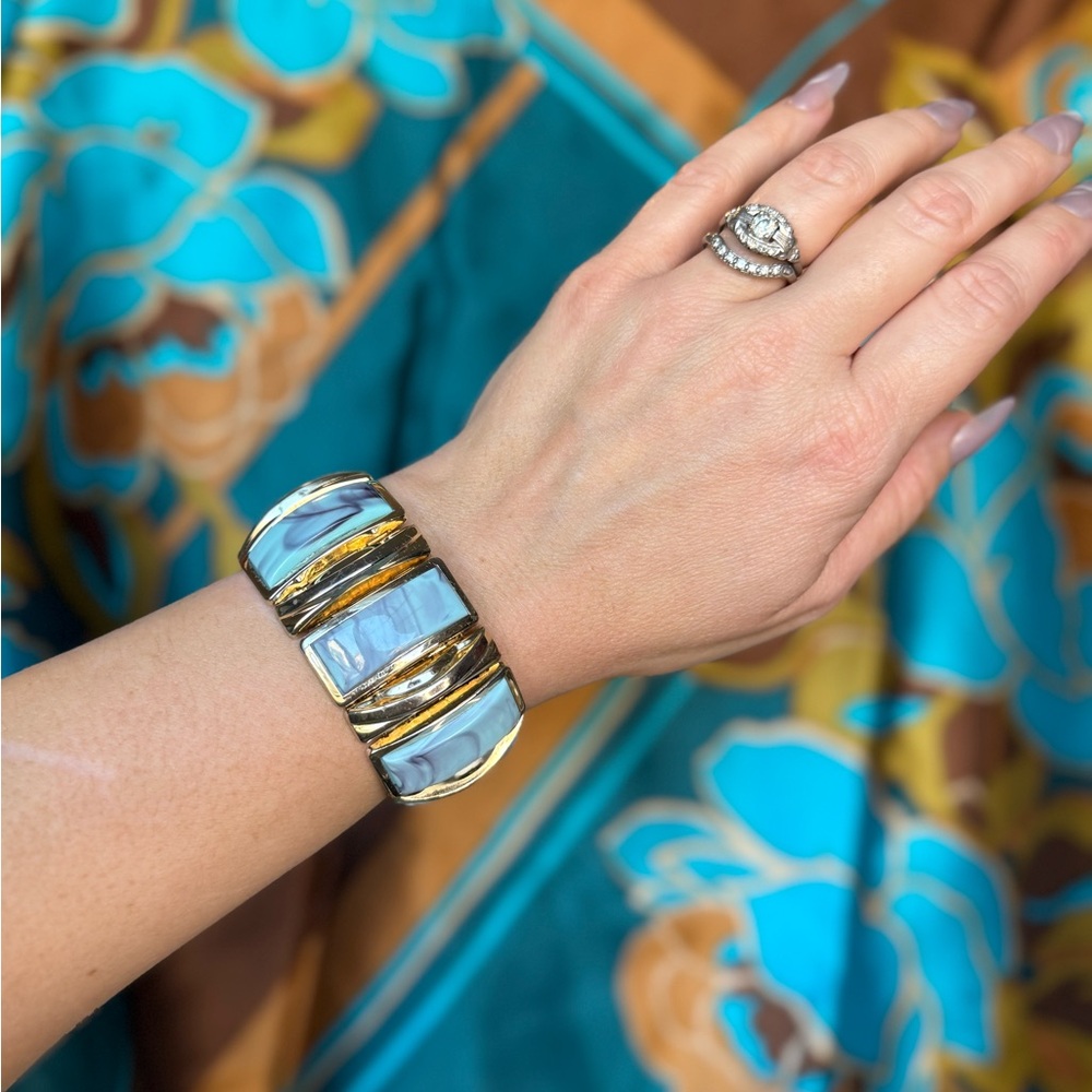 Elegant Goldtone and Turquoise Lucite Expansion Bracelet with earrings